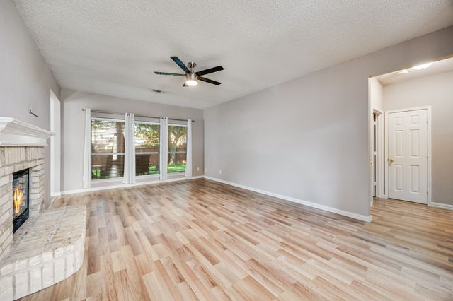 1409 High Crest Drive, Mansfield, TX 76063