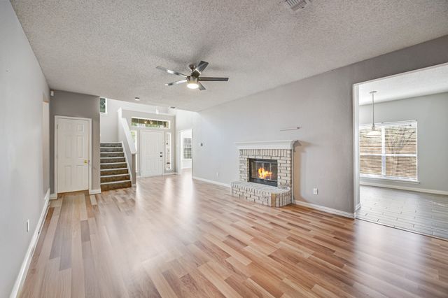 1409 High Crest Drive, Mansfield, TX 76063