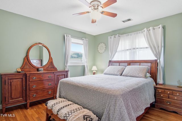 926 East Mountain View Road, Johnson City, TN 37601