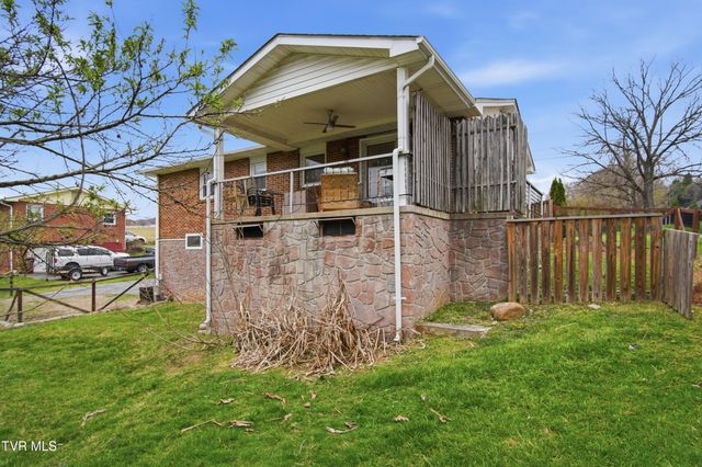926 East Mountain View Road, Johnson City, TN 37601