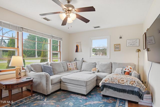 926 East Mountain View Road, Johnson City, TN 37601