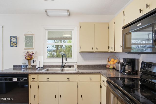 926 East Mountain View Road, Johnson City, TN 37601