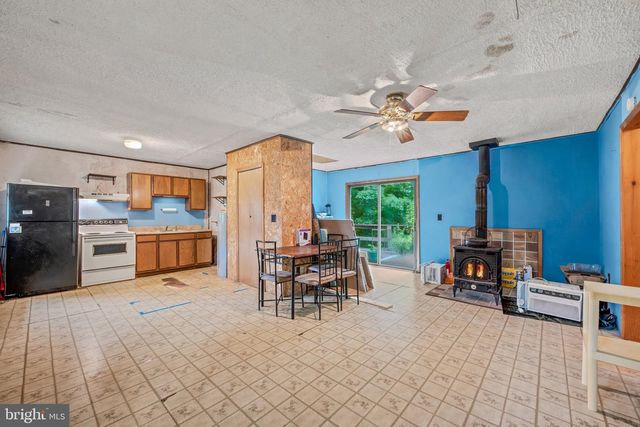 602 PLUM TREE LN, Berkeley Springs, WV 25411