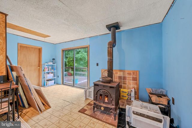 602 PLUM TREE LN, Berkeley Springs, WV 25411