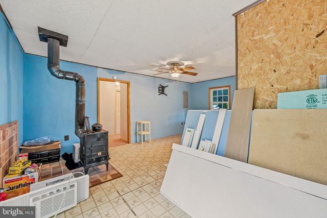602 PLUM TREE LN, Berkeley Springs, WV 25411