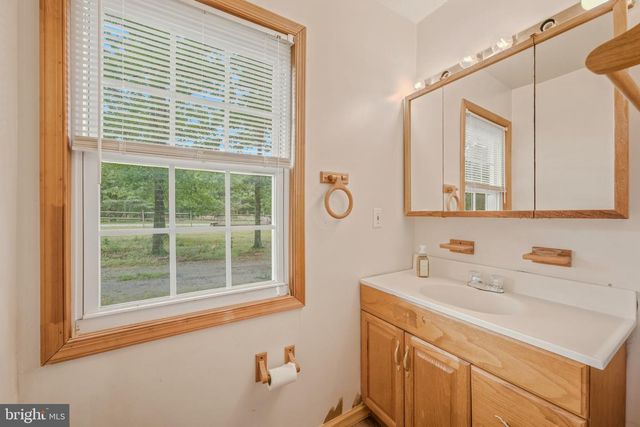 602 PLUM TREE LN, Berkeley Springs, WV 25411