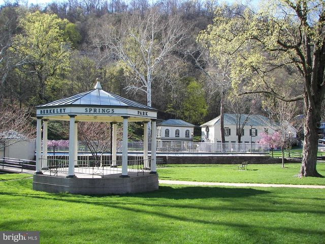602 PLUM TREE LN, Berkeley Springs, WV 25411