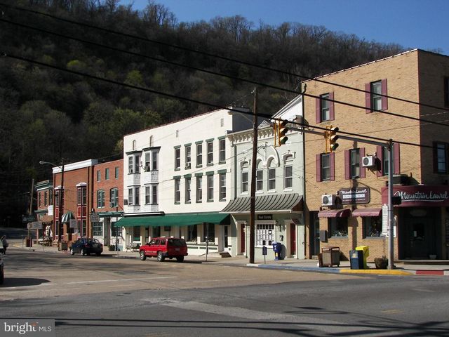 602 PLUM TREE LN, Berkeley Springs, WV 25411