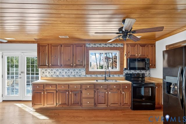 5631 Swan Dr, North Chesterfield, VA 23234