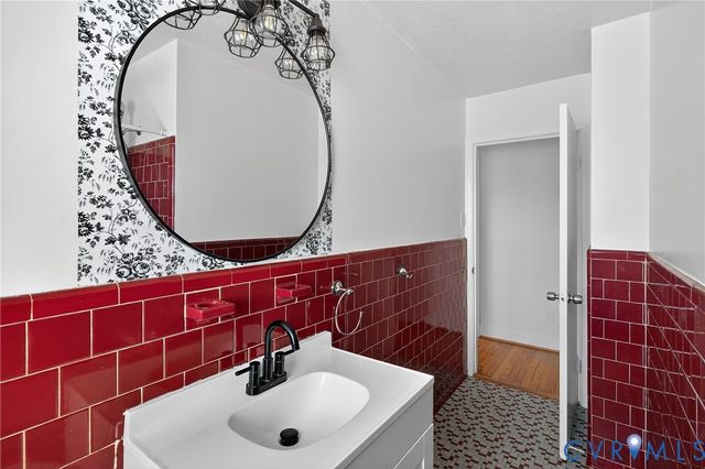 5631 Swan Dr, North Chesterfield, VA 23234