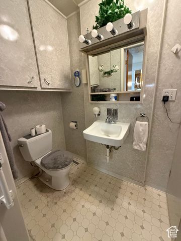 220 GLEN PL, Layton, UT 84041