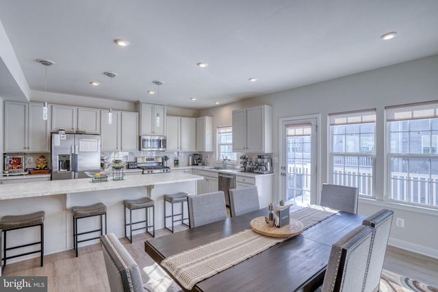 2121 RIVERS DR, Newark, DE 19702