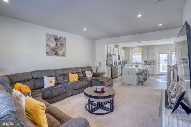 2121 RIVERS DR, Newark, DE 19702