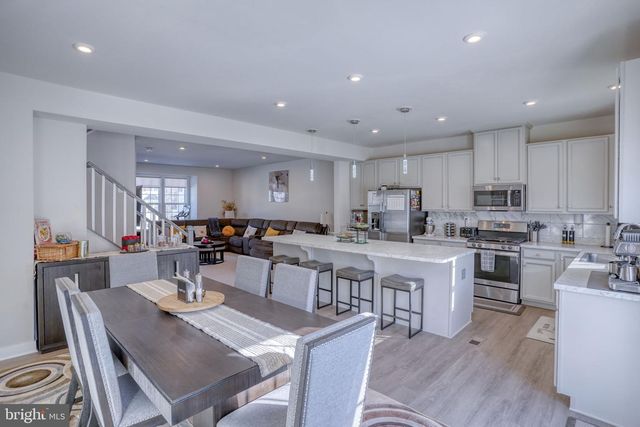 2121 RIVERS DR, Newark, DE 19702