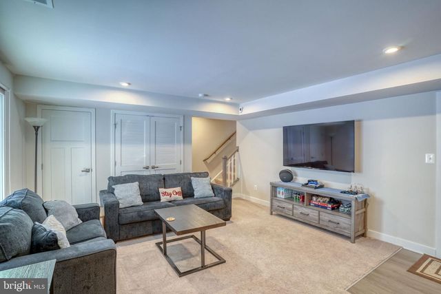 2121 RIVERS DR, Newark, DE 19702