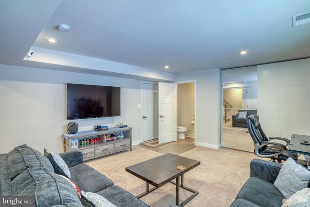 2121 RIVERS DR, Newark, DE 19702