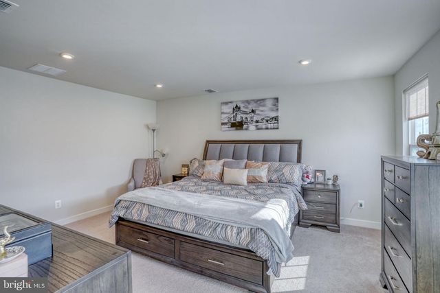 2121 RIVERS DR, Newark, DE 19702