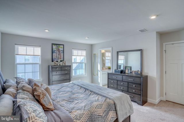 2121 RIVERS DR, Newark, DE 19702