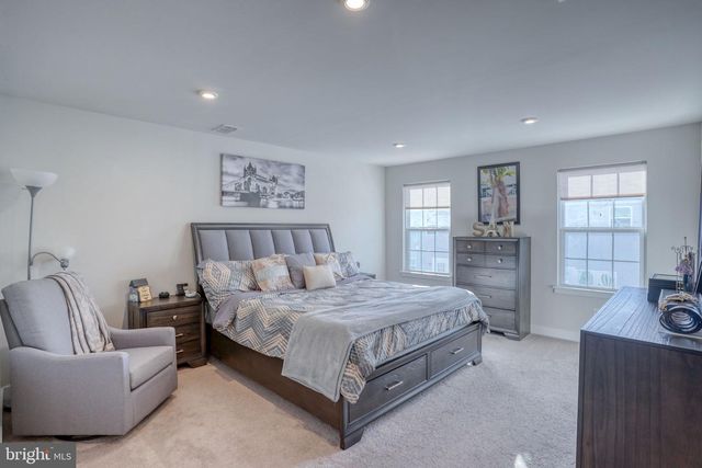 2121 RIVERS DR, Newark, DE 19702