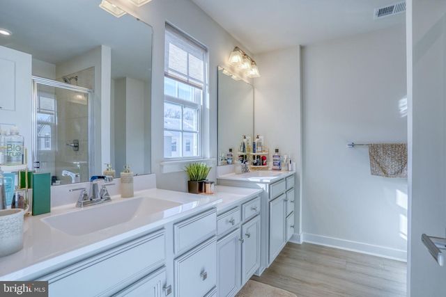 2121 RIVERS DR, Newark, DE 19702