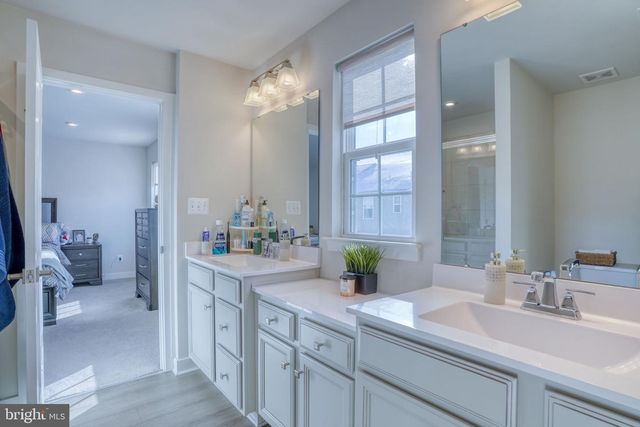 2121 RIVERS DR, Newark, DE 19702