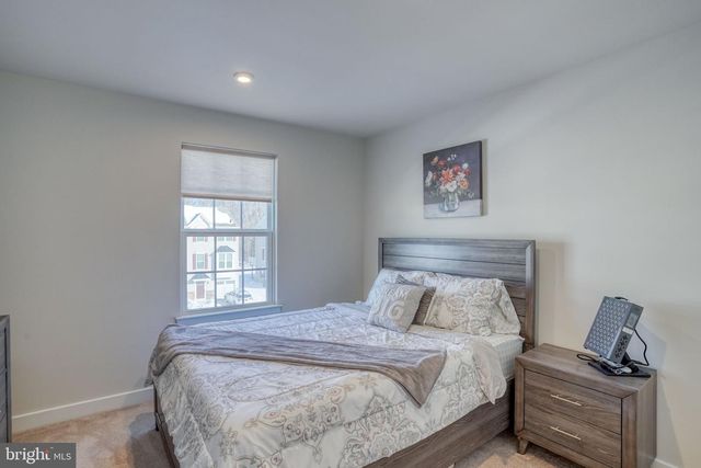 2121 RIVERS DR, Newark, DE 19702