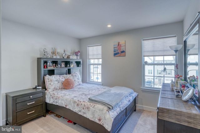 2121 RIVERS DR, Newark, DE 19702