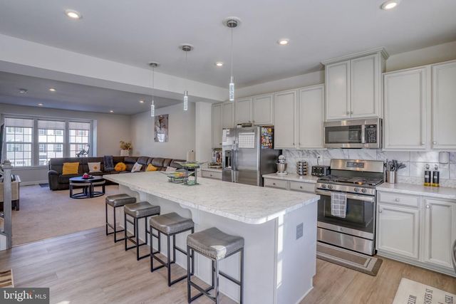 2121 RIVERS DR, Newark, DE 19702