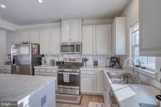 2121 RIVERS DR, Newark, DE 19702