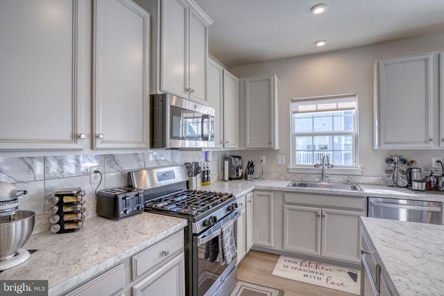 2121 RIVERS DR, Newark, DE 19702