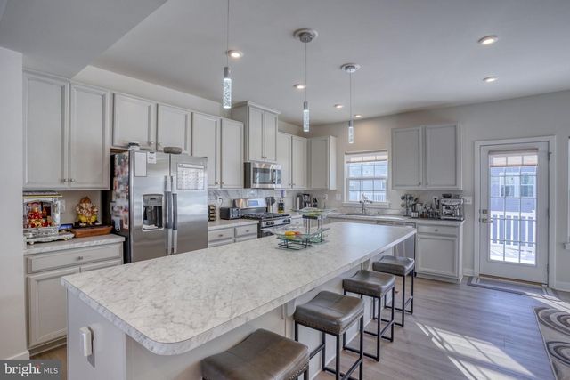 2121 RIVERS DR, Newark, DE 19702