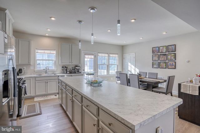 2121 RIVERS DR, Newark, DE 19702