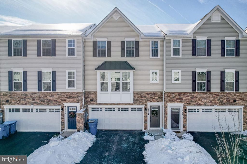 2121 RIVERS DR, Newark, DE 19702