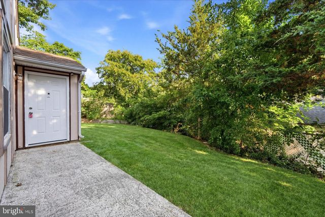 123 LEXINGTON BLVD, Barnegat, NJ 08005