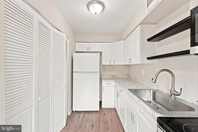 123 LEXINGTON BLVD, Barnegat, NJ 08005