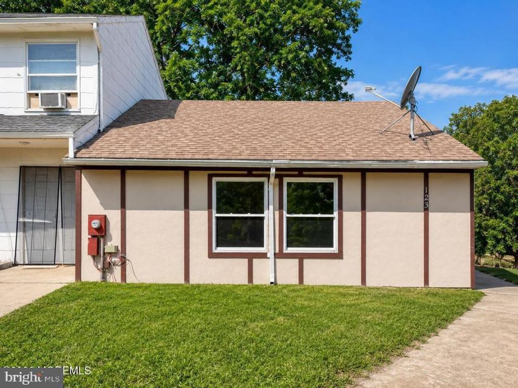 123 LEXINGTON BLVD, Barnegat, NJ 08005