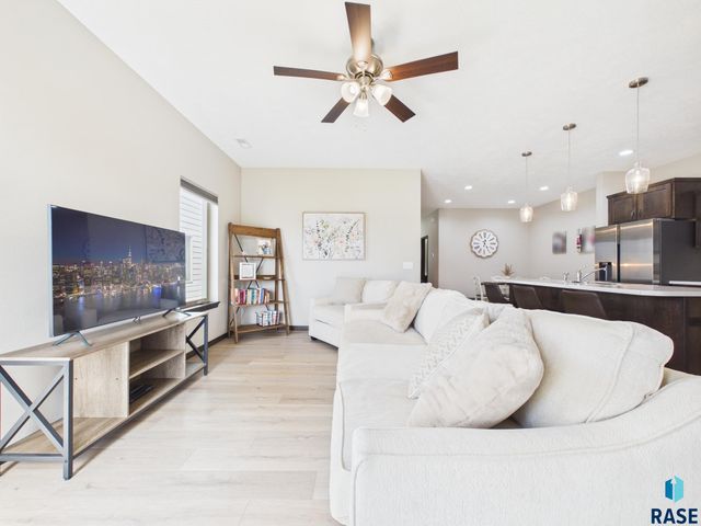 9409 W Dolores Dr Drive, Sioux Falls, SD 57106