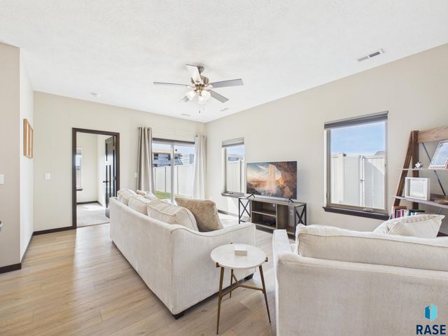 9409 W Dolores Dr Drive, Sioux Falls, SD 57106