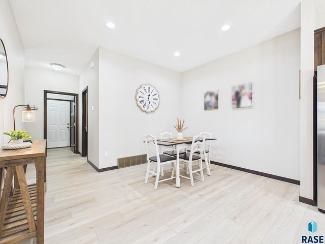 9409 W Dolores Dr Drive, Sioux Falls, SD 57106