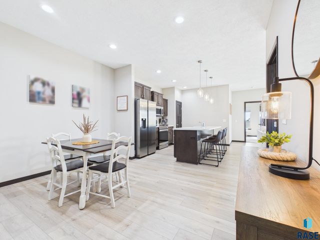 9409 W Dolores Dr Drive, Sioux Falls, SD 57106