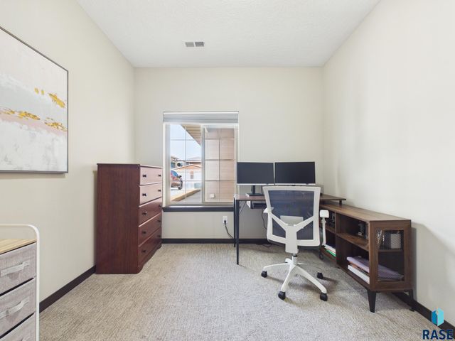 9409 W Dolores Dr Drive, Sioux Falls, SD 57106