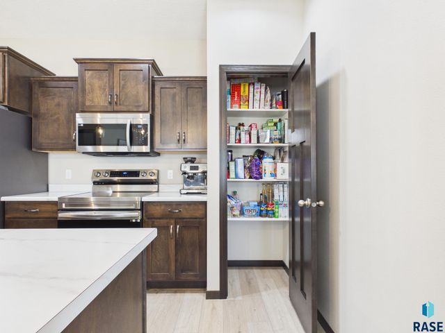 9409 W Dolores Dr Drive, Sioux Falls, SD 57106