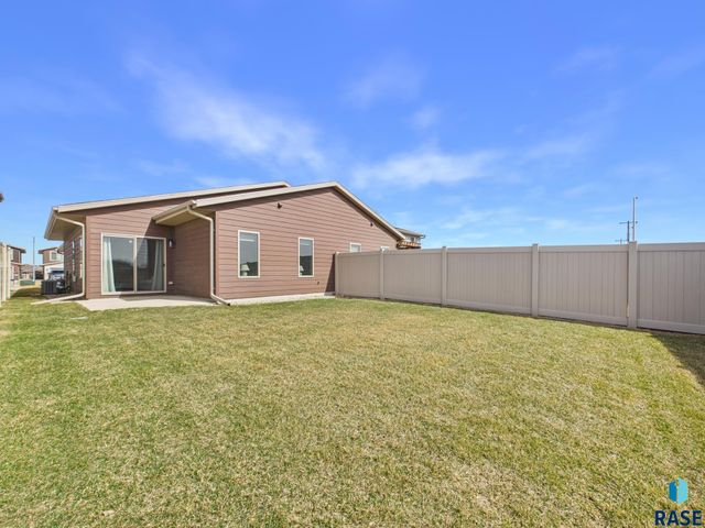 9409 W Dolores Dr Drive, Sioux Falls, SD 57106
