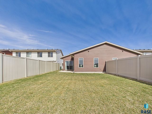9409 W Dolores Dr Drive, Sioux Falls, SD 57106