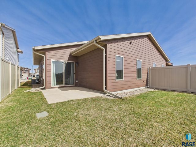 9409 W Dolores Dr Drive, Sioux Falls, SD 57106