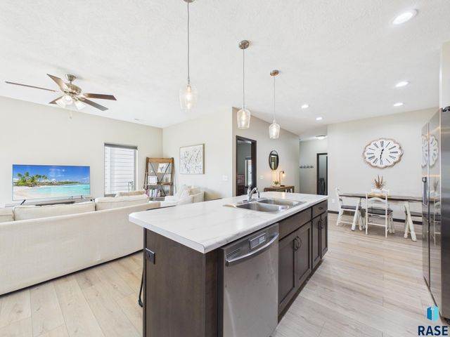 9409 W Dolores Dr Drive, Sioux Falls, SD 57106