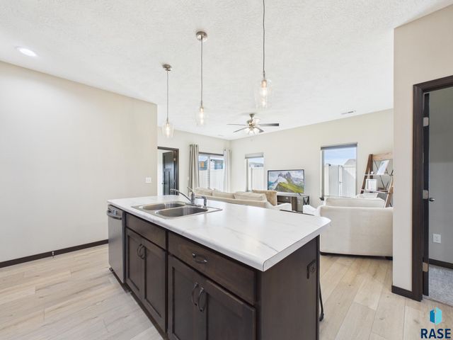 9409 W Dolores Dr Drive, Sioux Falls, SD 57106