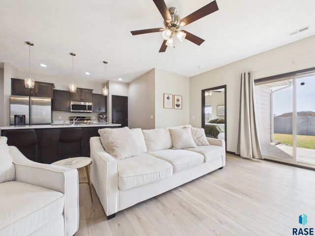 9409 W Dolores Dr Drive, Sioux Falls, SD 57106