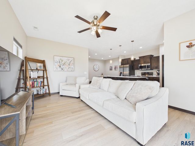 9409 W Dolores Dr Drive, Sioux Falls, SD 57106