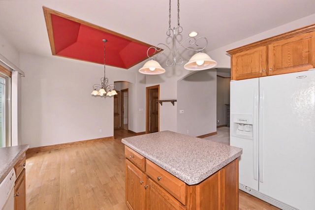 124 Meehan CIRCLE, West Bend, WI 53095
